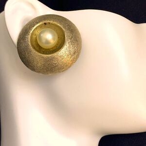 Vintage mid century Berge’rge textured gold pearl clip earrings